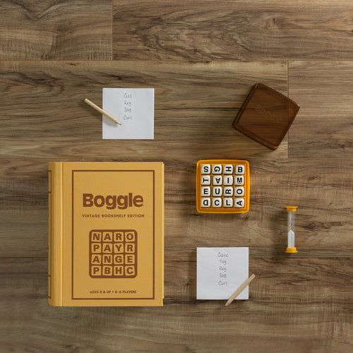 Boggle Vintage Bookshelf Edition – Top Down View