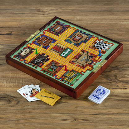 Clue Deluxe Travel Edition – Close-Up View