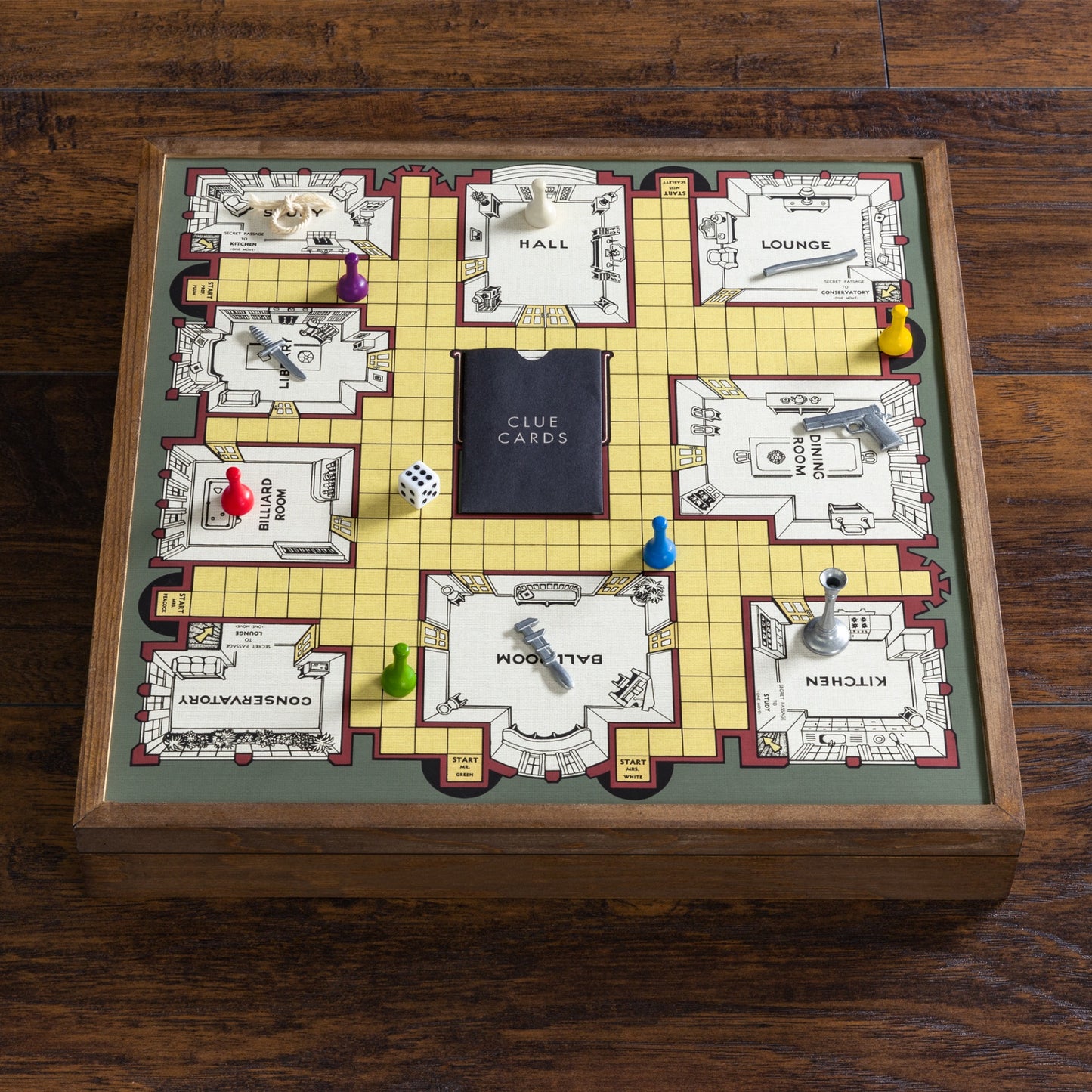 Monopoly & Clue 2-in-1 Deluxe Vintage Edition – Close-up view of Clue game board